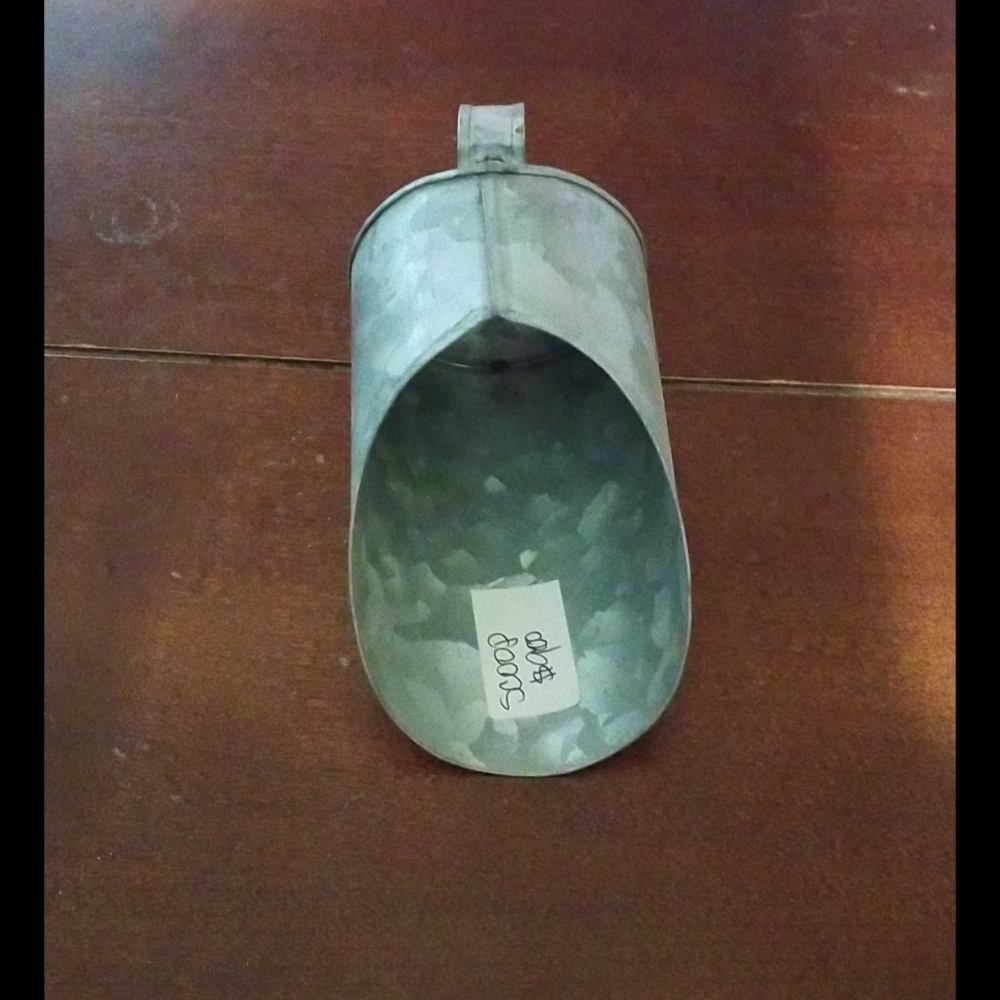 Vintage Inspired Feed Scoop